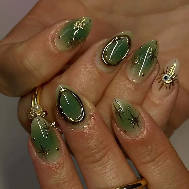 Luxora™ Press-On – Emerald Aura